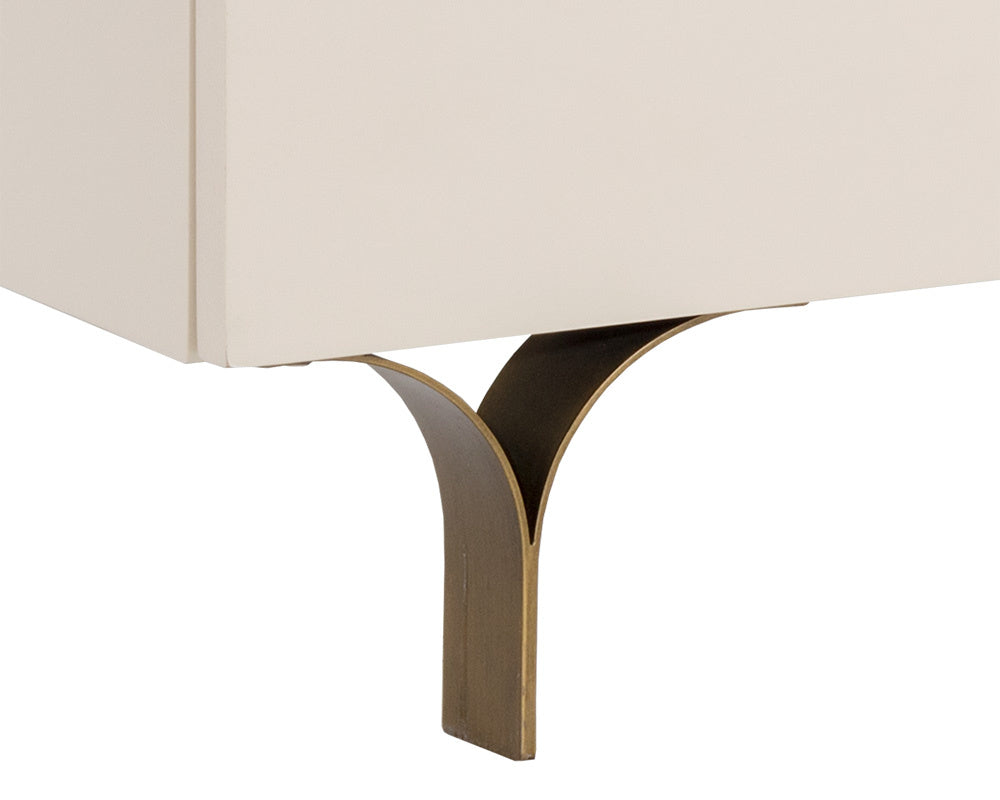 Celine Dresser