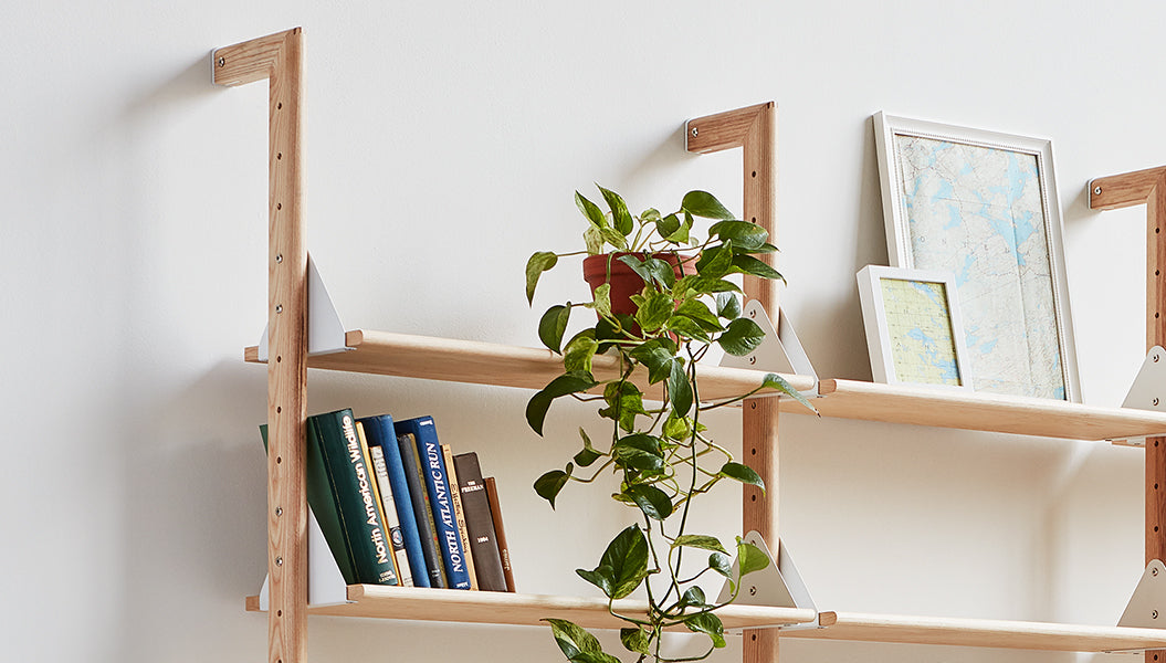 Blonde Uprights Blonde Brackets White Shelves / Lifestyle