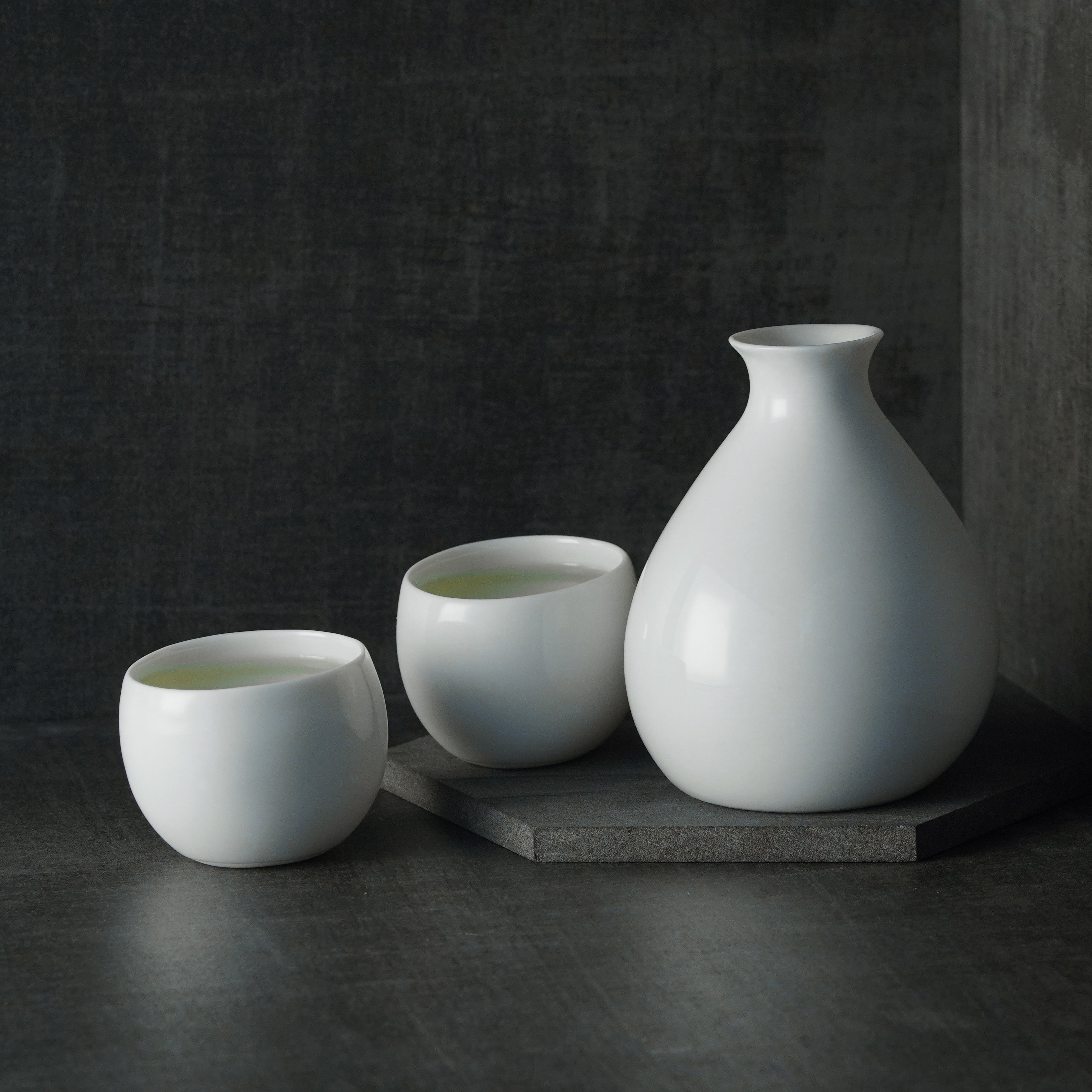 Ceramic Japan - You-ki Sake Bottle w/2 cups