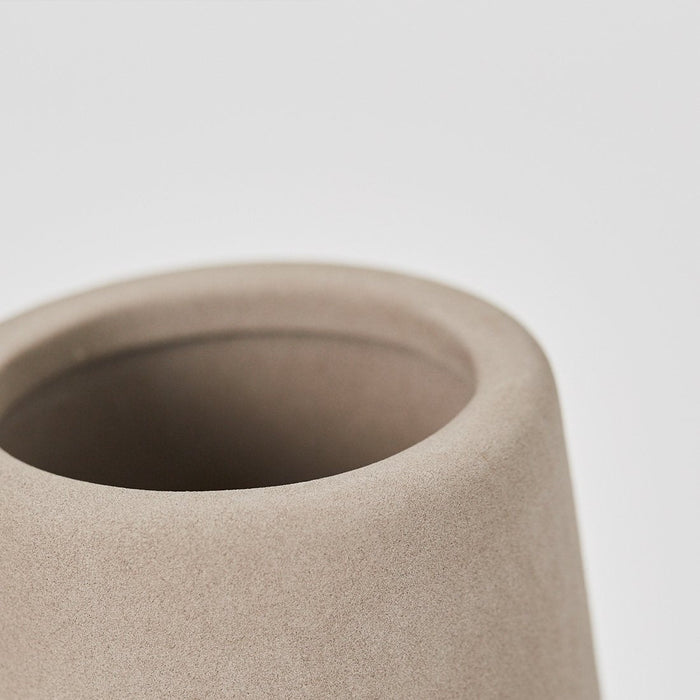 Elegant details from the large Dome vase from Kristina Dam studio