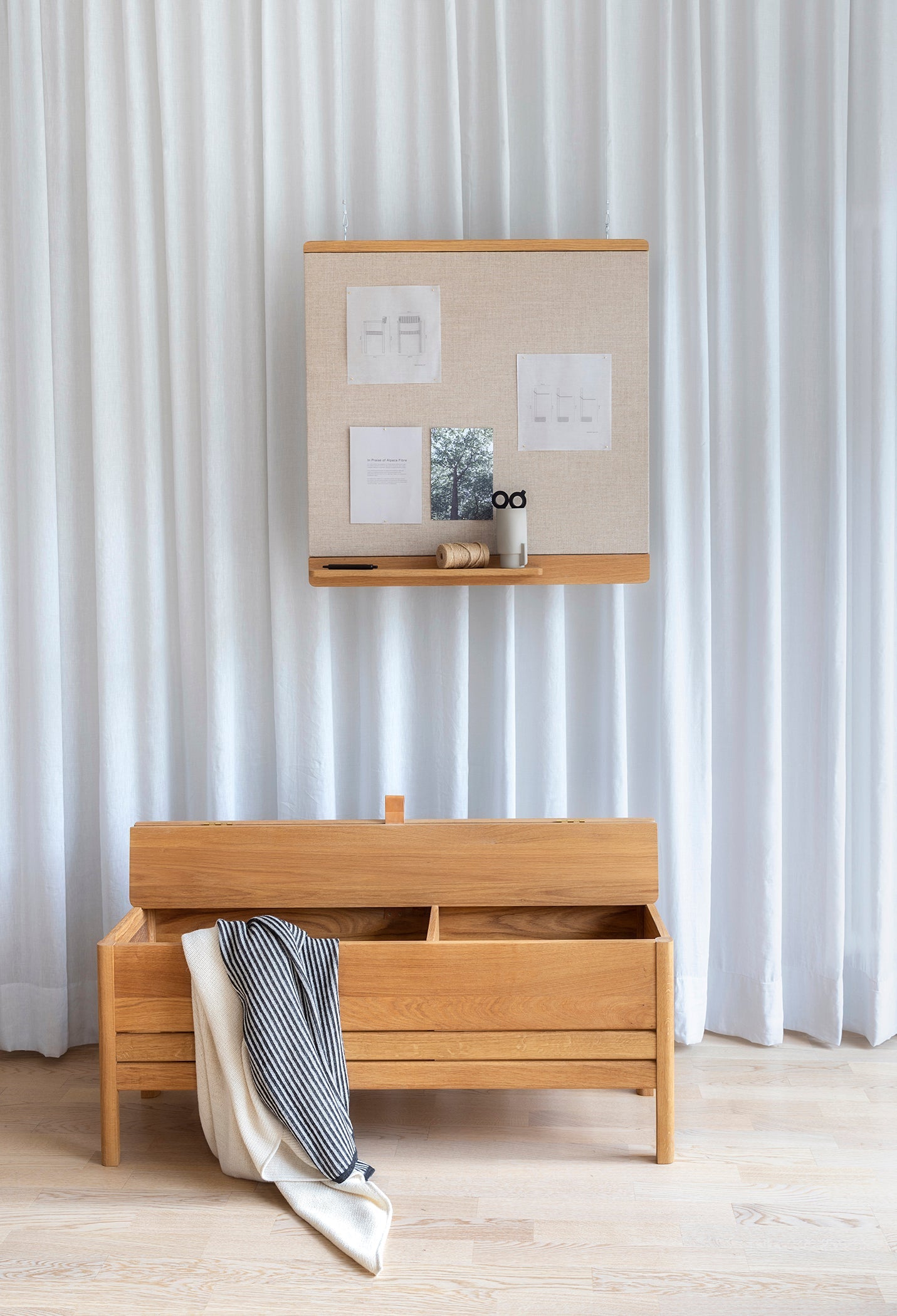 Rim Pinboard 75 x 75 - Oiled Oak