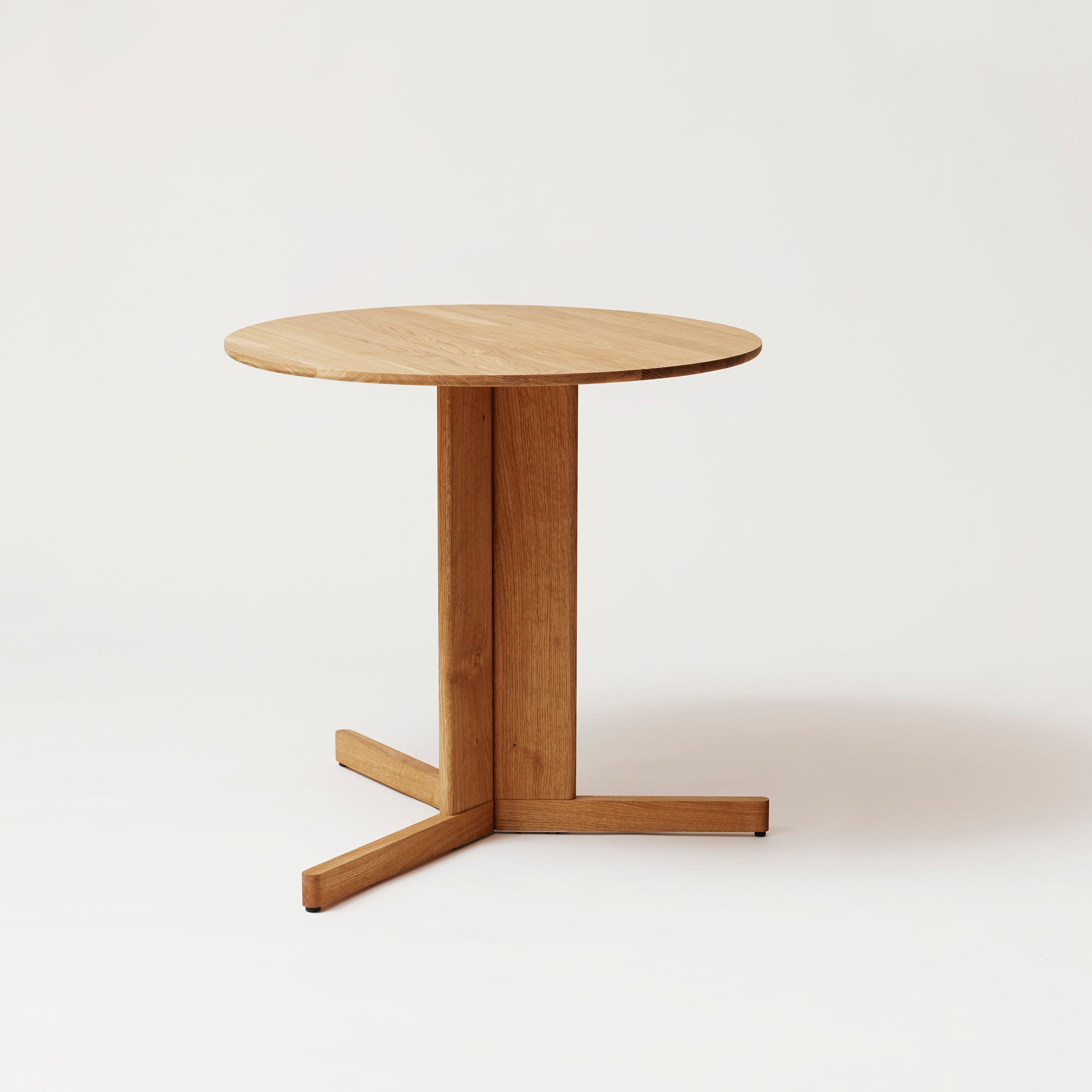 Trefoil Round Table - 3 Legs - Oak