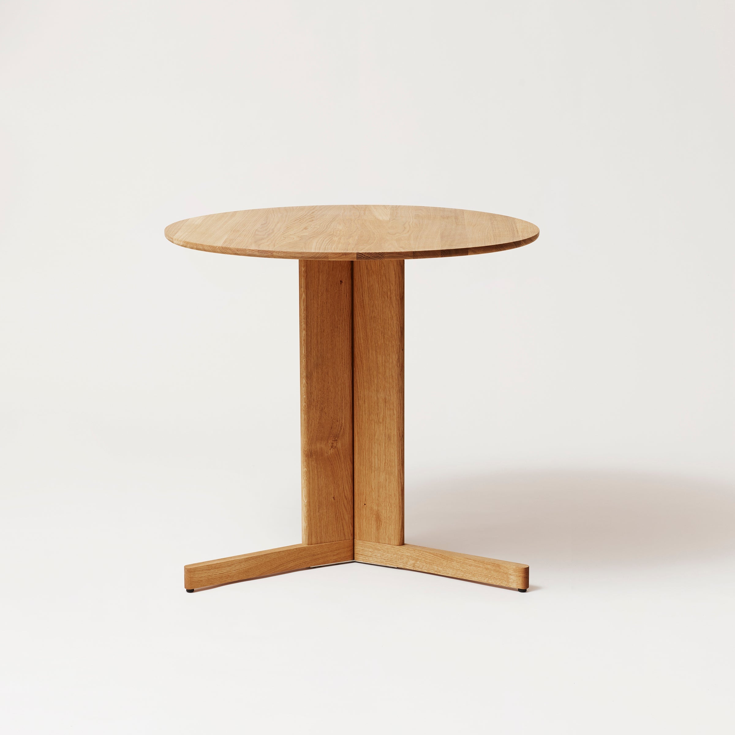 Trefoil Round Table - 3 Legs - Oak