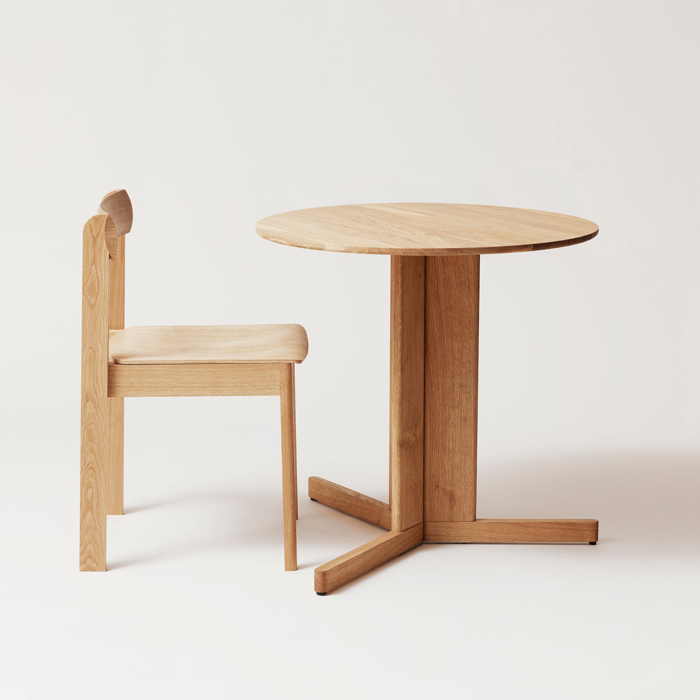 Trefoil Round Table - 3 Legs - White Oak