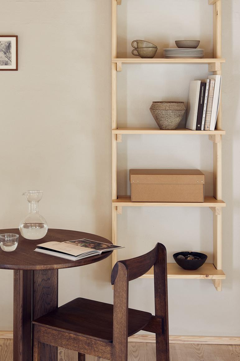 Trefoil Round Table - 3 Legs - Smoked Oak