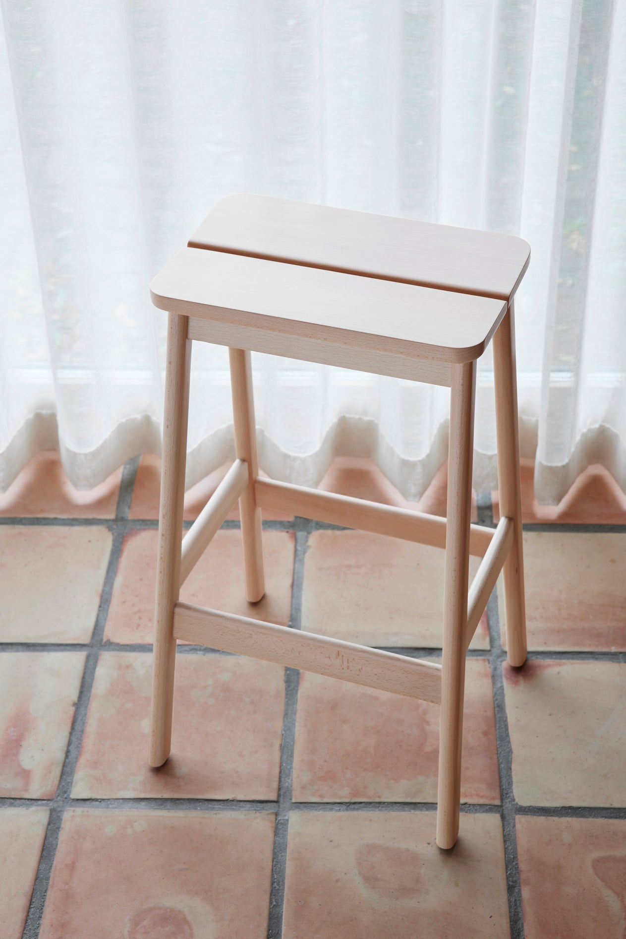Angle Standard Bar Stool 65 - Beech