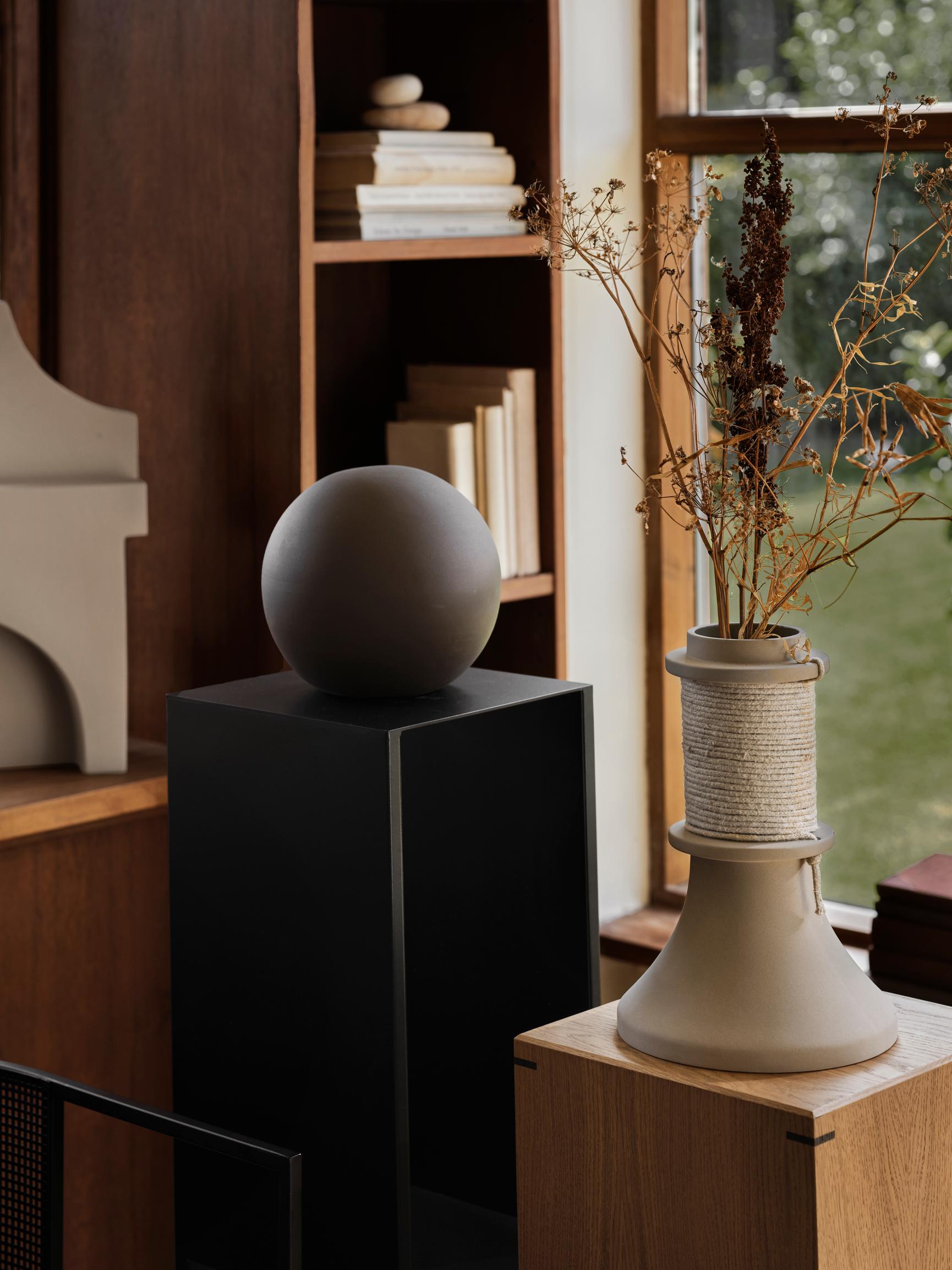 Globe Dark Brown - Medium