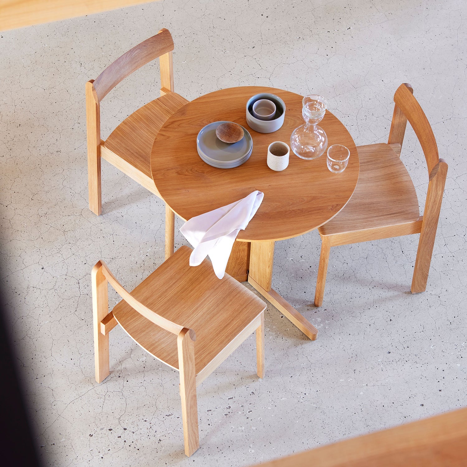 Trefoil Round Table - 3 Legs - Oak