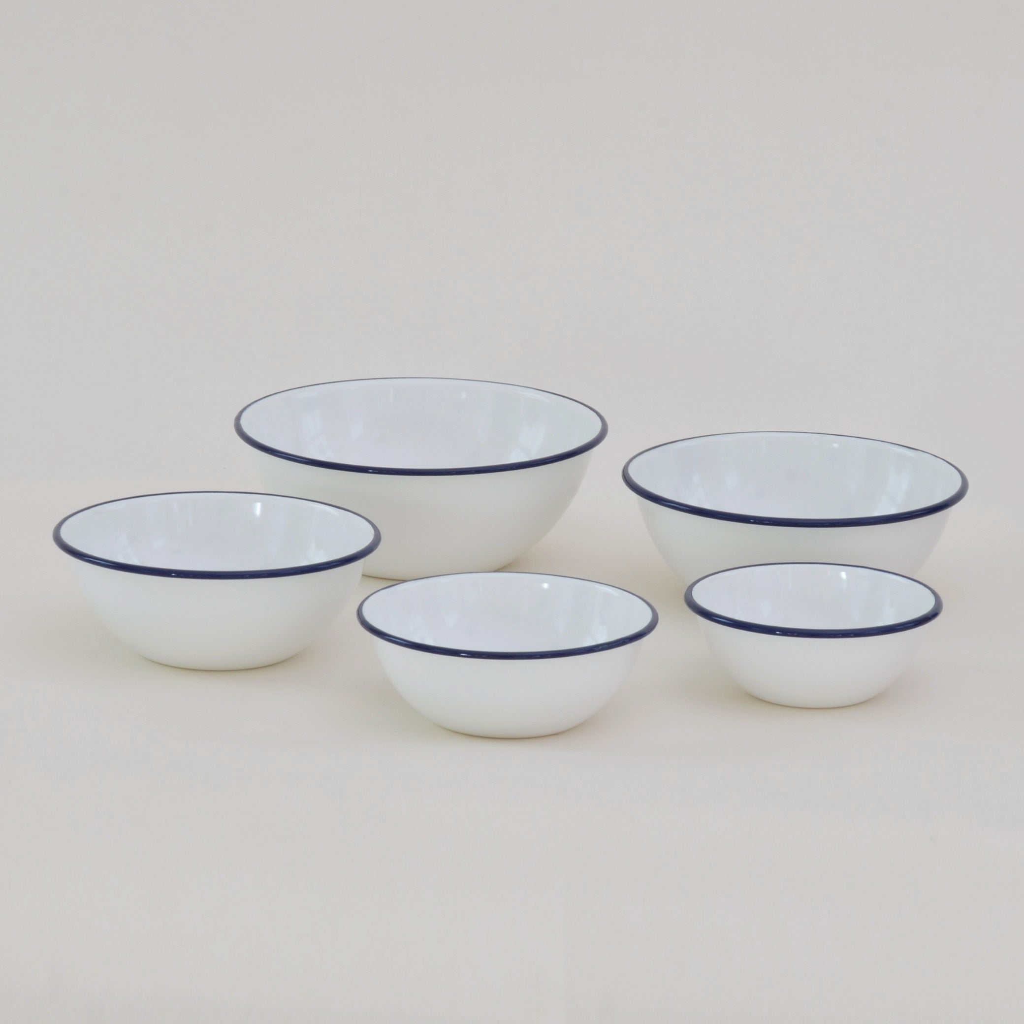Tsukiusagi-jirushi - Set of 5 enamel nesting bowls