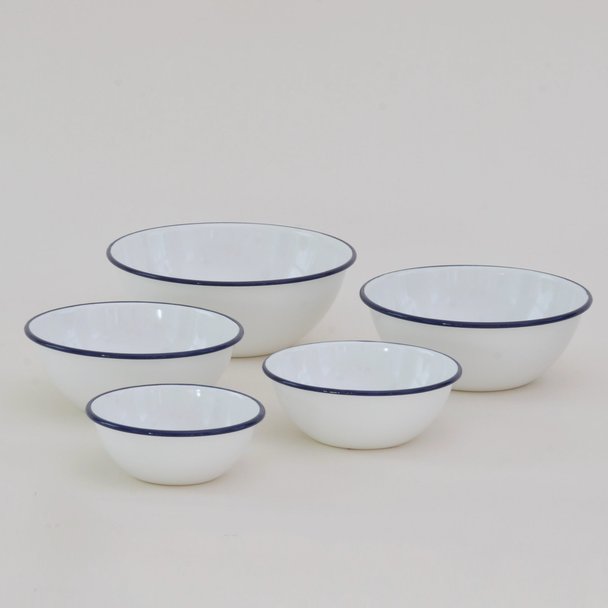Tsukiusagi-jirushi - Set of 5 enamel nesting bowls