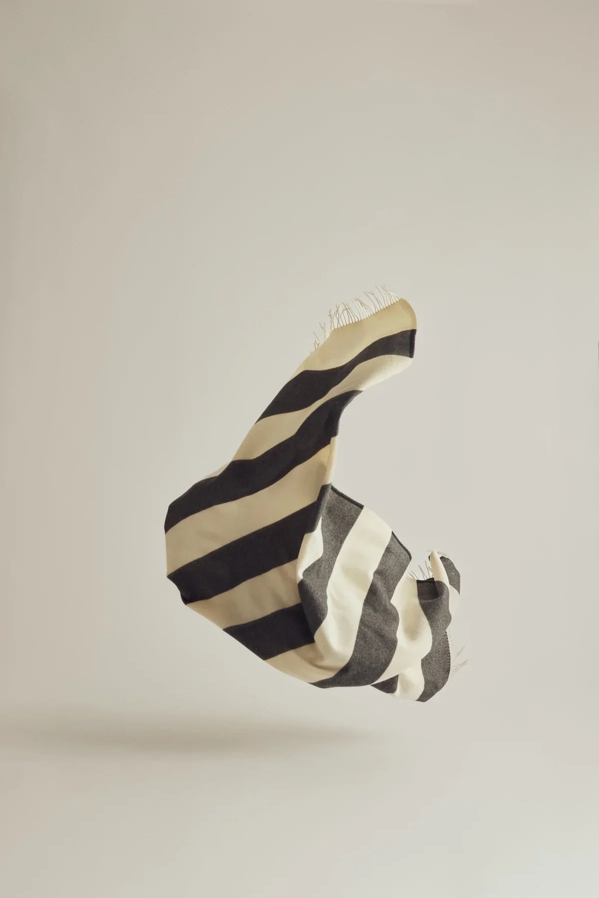 The Sweater Throw - Black
