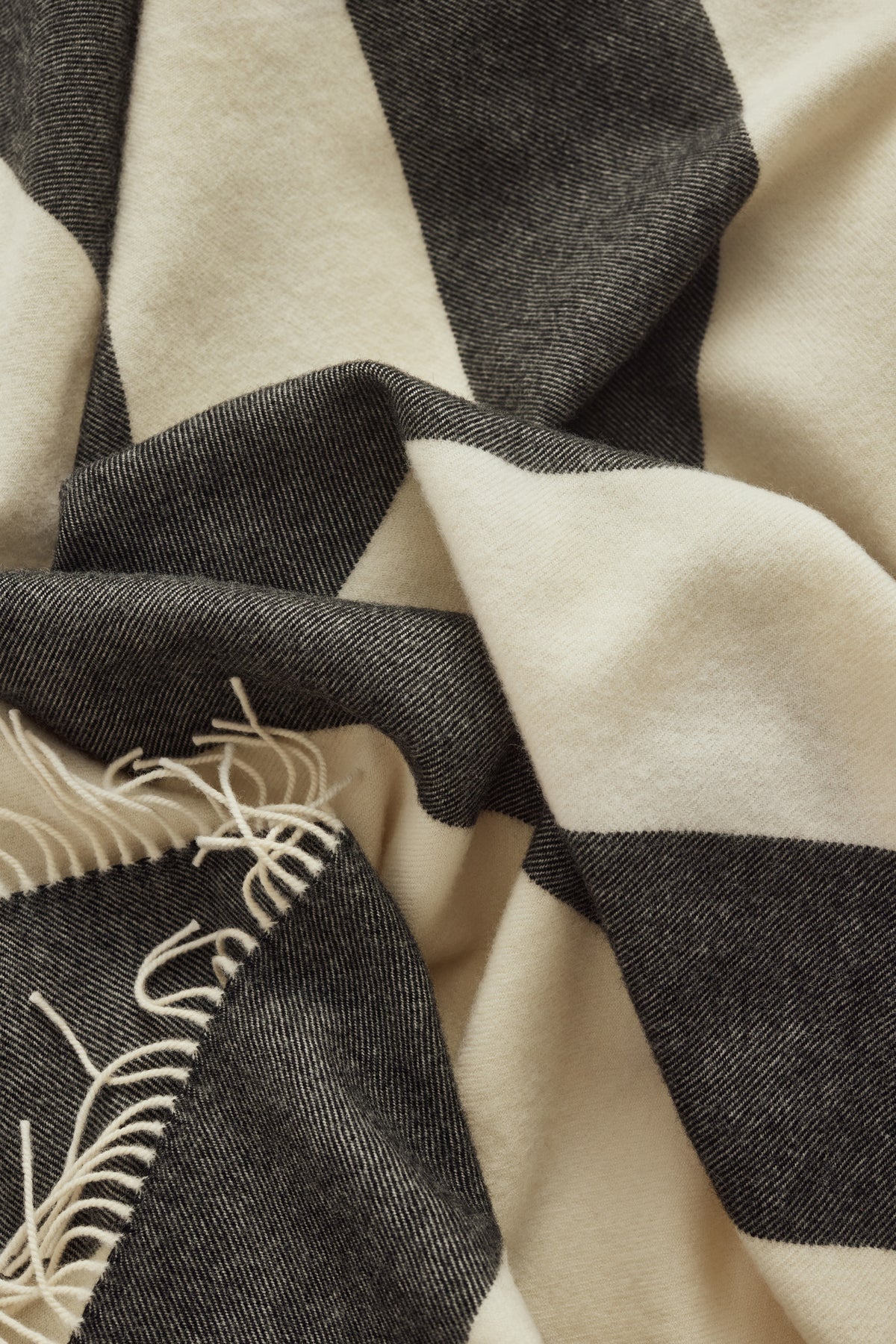 The Sweater Throw - Black
