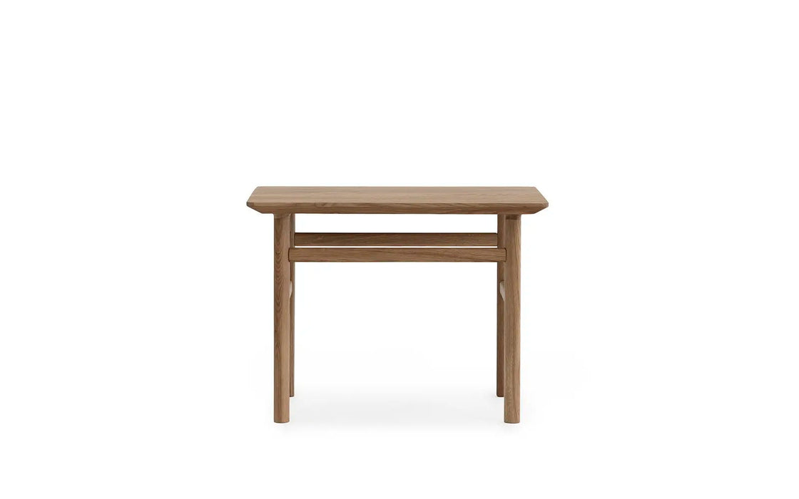 Grow Table 50 x 60 cm. Stained Oak