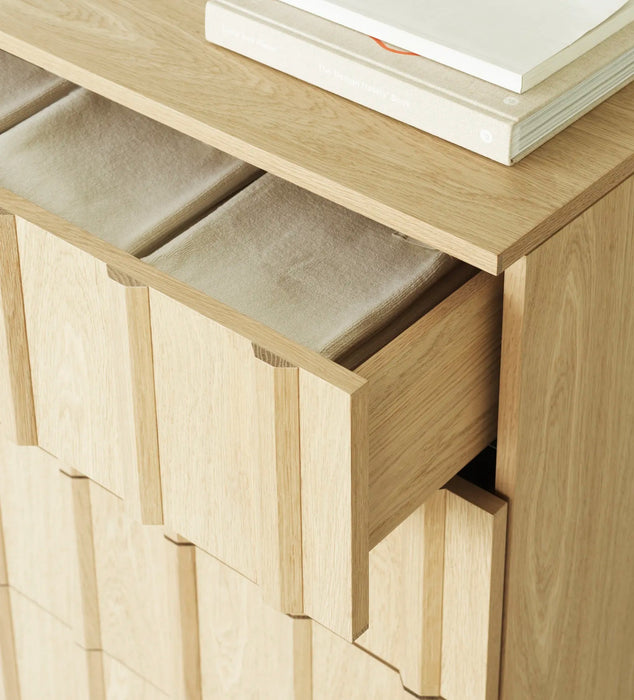 Rib Dresser w. 4 Drawers