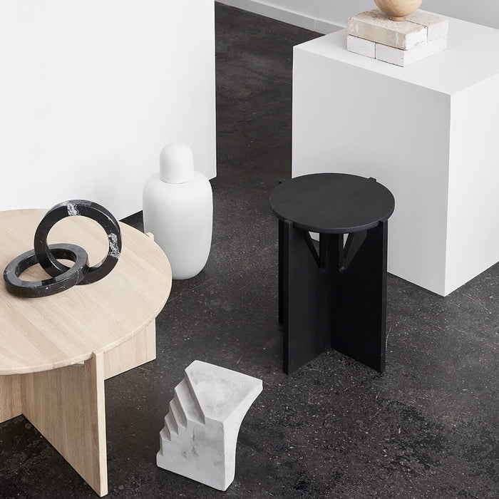 kristina dam studio rund sort skammel stool