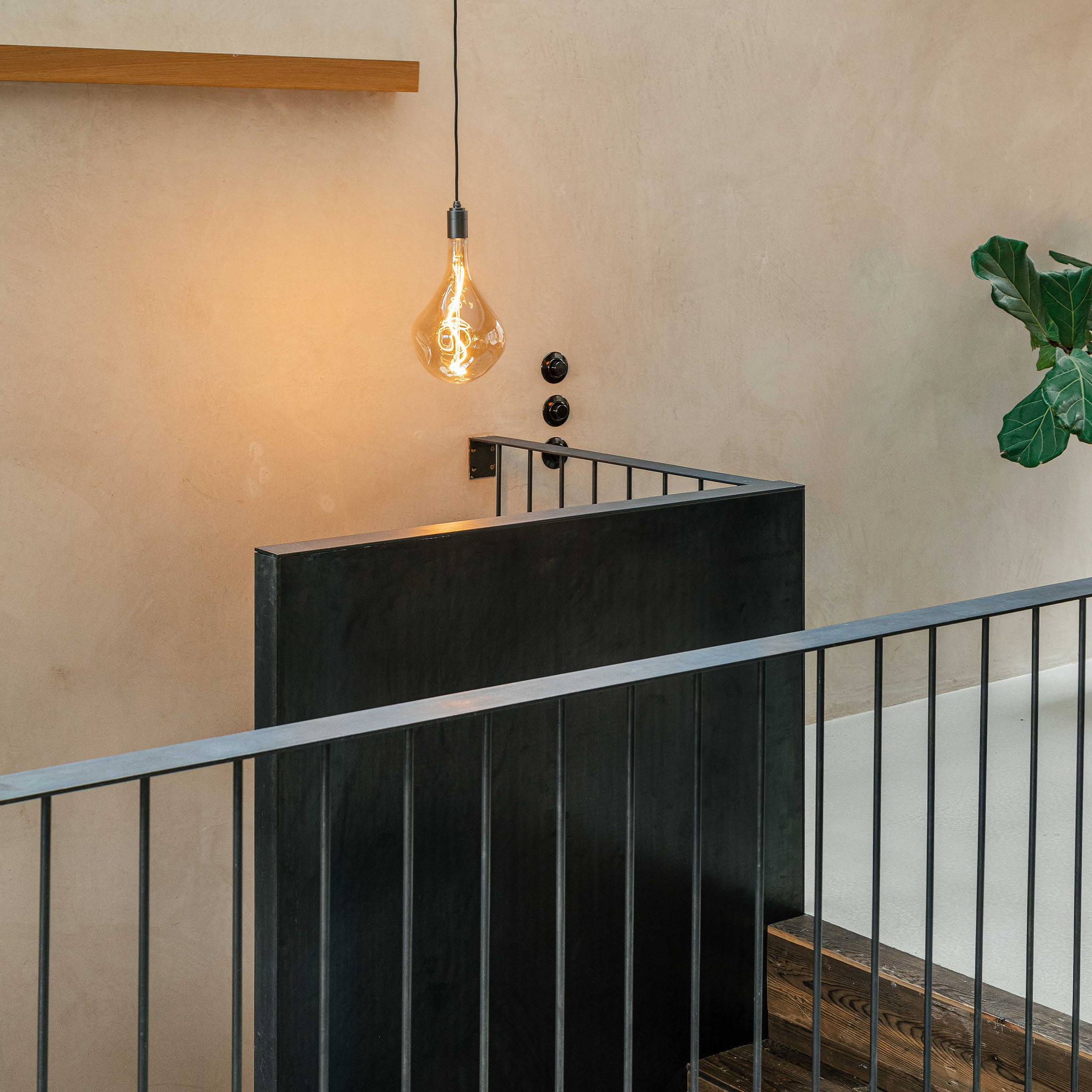 Voronoi III Pendant Light in Graphite