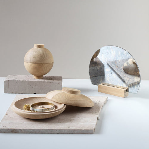 Wooden Galaxy is avaiable in solid oak inspired by the Japanese sphere